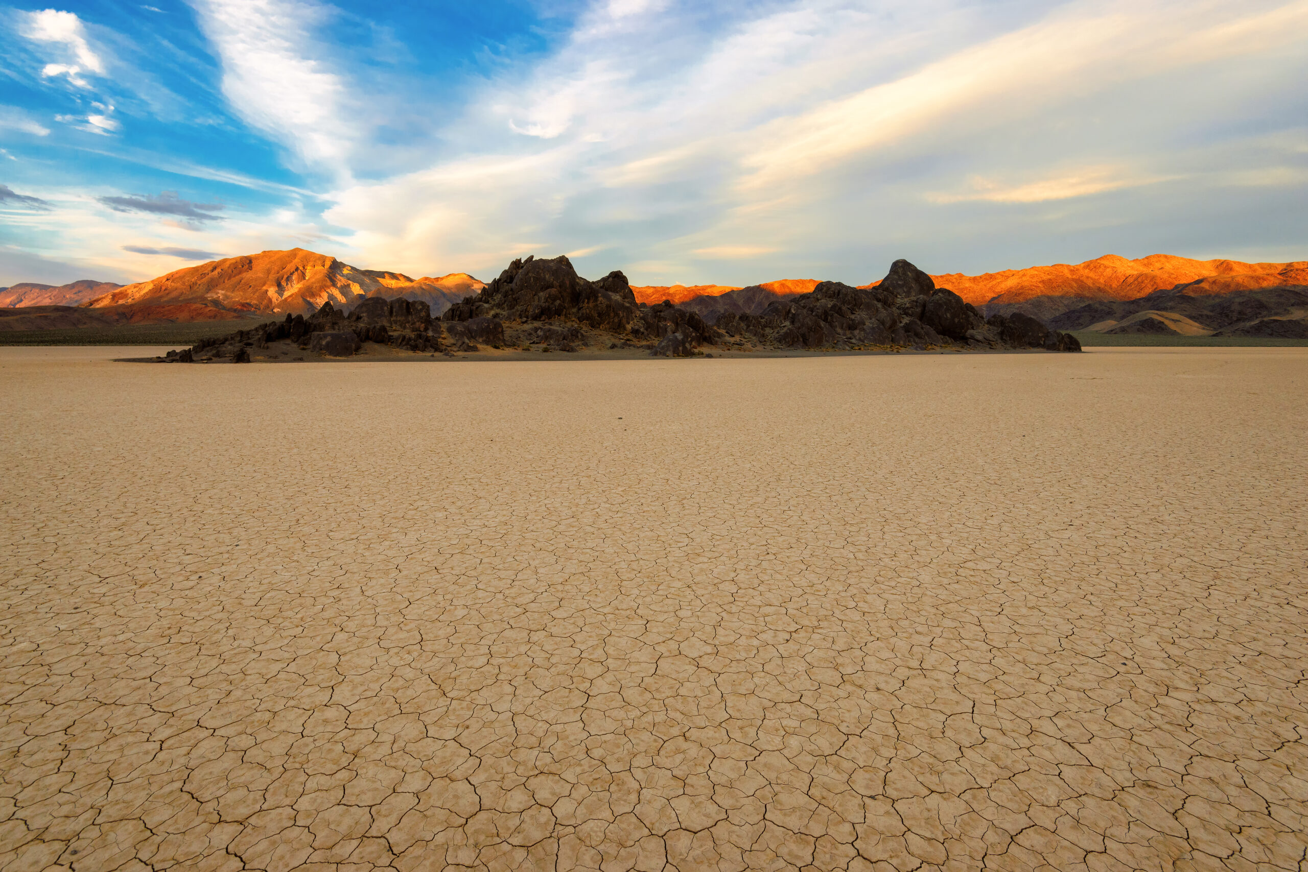 Sunset,At,Racetrack,Playa,In,Death,Valley,National,Park